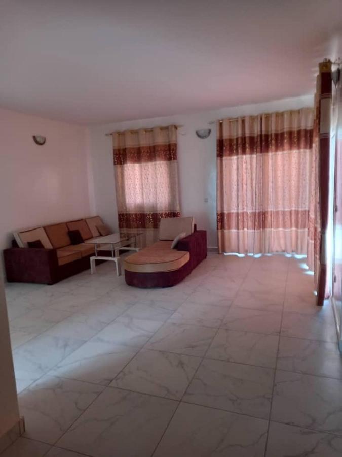 Villa Diambars Sali Tap Екстер'єр фото