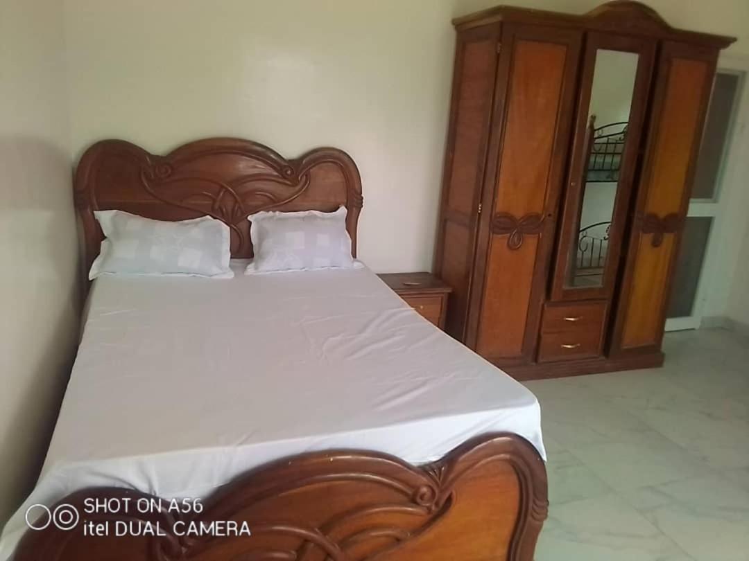 Villa Diambars Sali Tap Екстер'єр фото